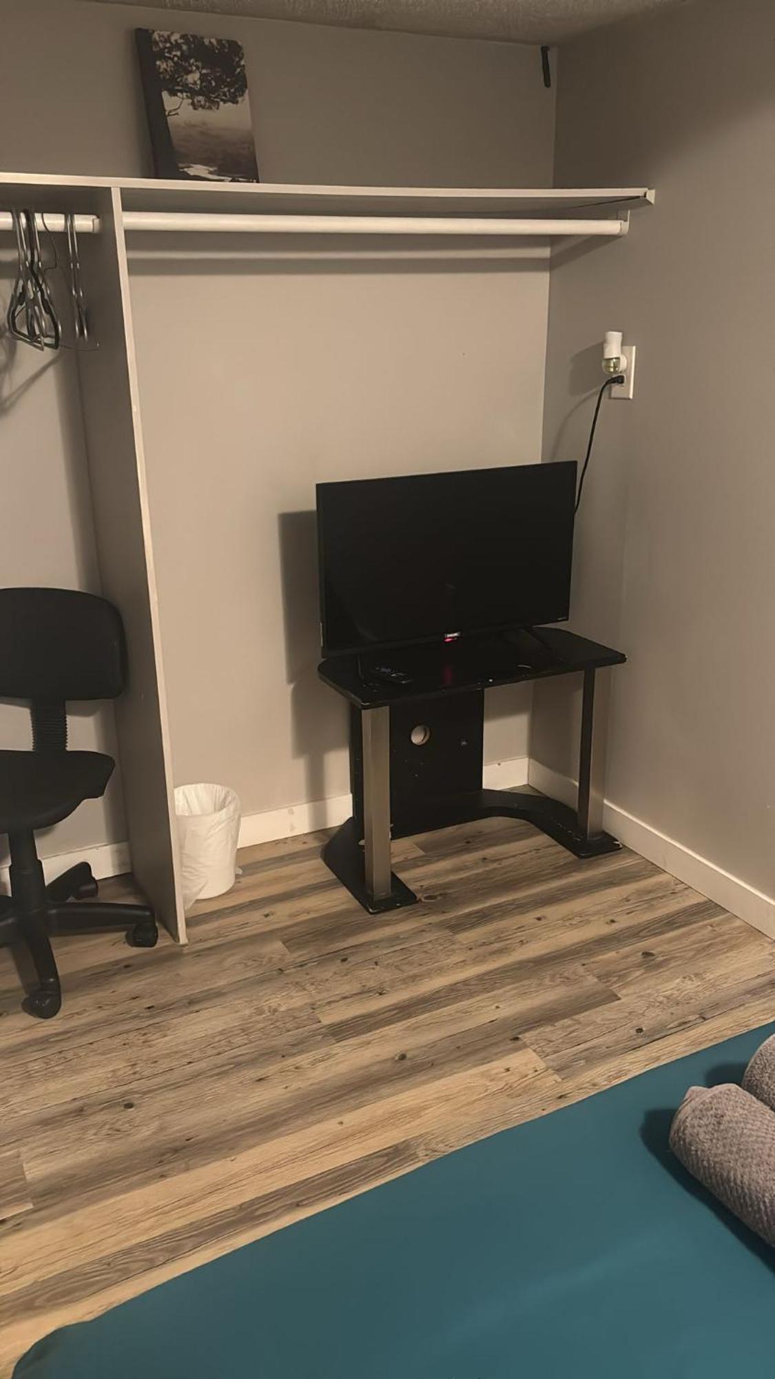 Vacation Near West Mall * Edmonton